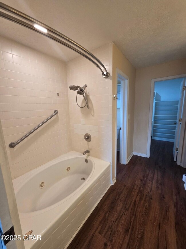 Building Photo - 5209 Hickory St