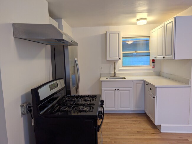 Building Photo - 64 Liberty St