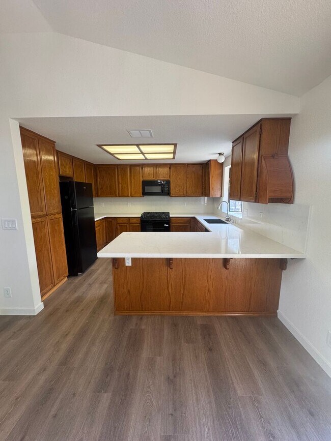 Building Photo - 2409 Candlewood Dr