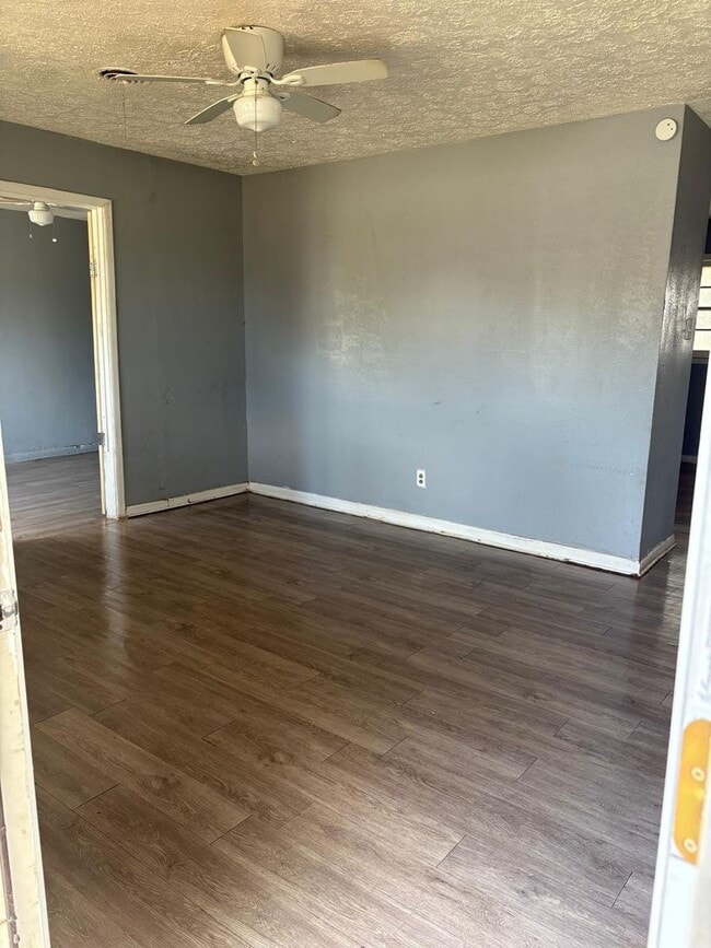 Building Photo - $0 First Month's Rent / $0 Deposit at Move-in