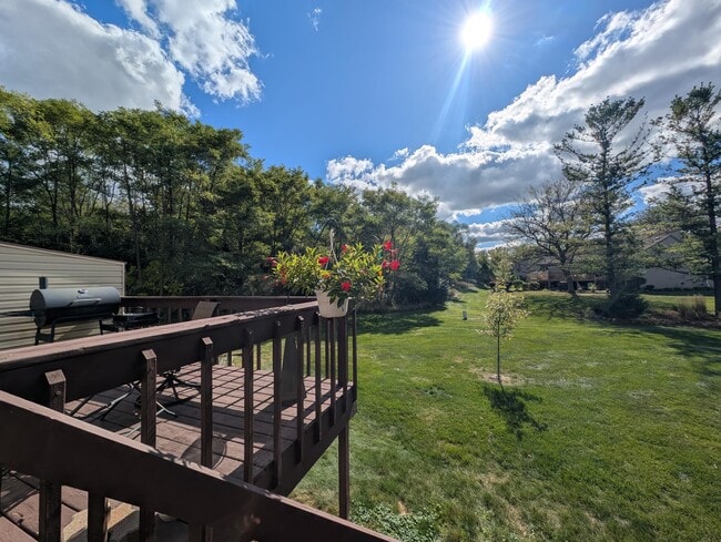 Building Photo - 607 Tamarack Dr W