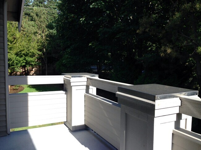 Building Photo - Bright and Spacious Bothell Condo Overlook...