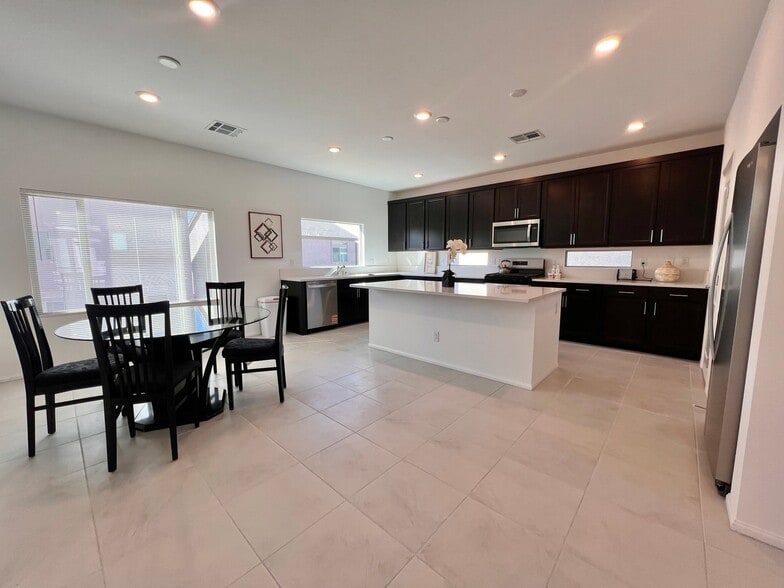 Building Photo - 10435 Arbor Ridge St