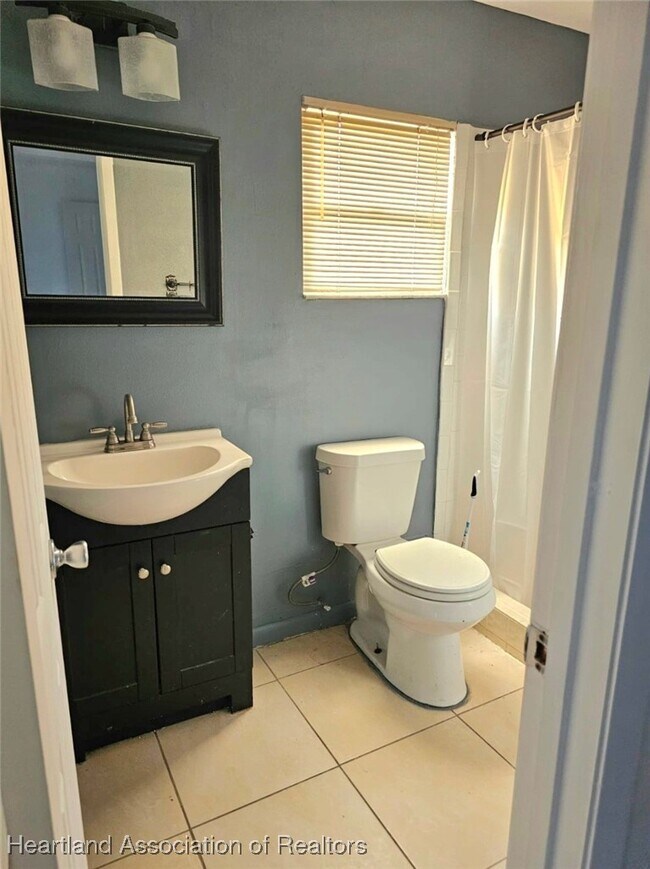 Building Photo - 138 Friendly Cir