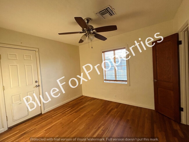 Building Photo - 3021 E Linden St