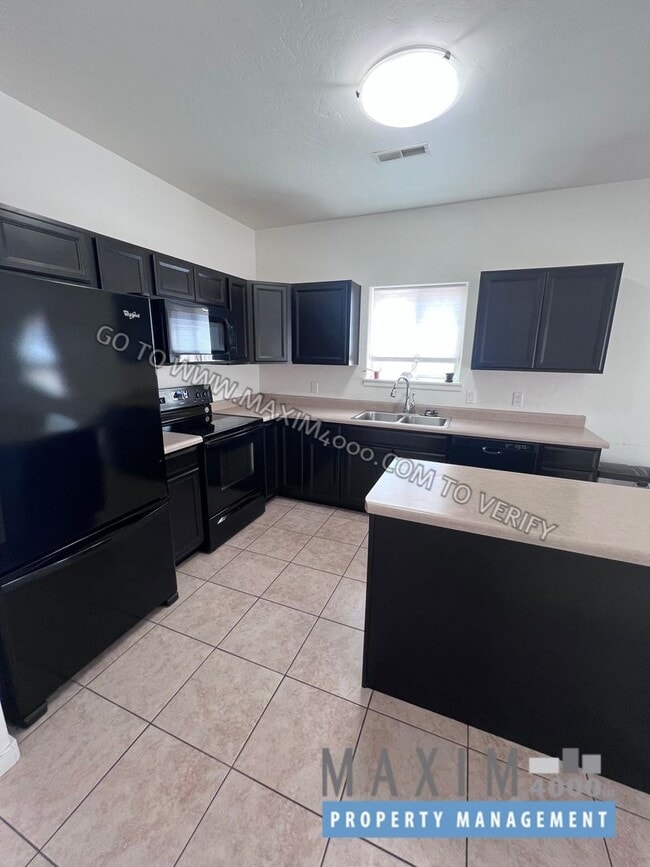 Building Photo - 389 White River Dr