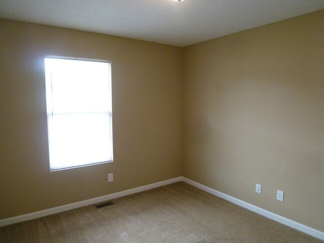 Building Photo - Spacious East Side 4 Bed 2 Bath Home, 2-Car Garage, Total Electric, Pets Welcome!