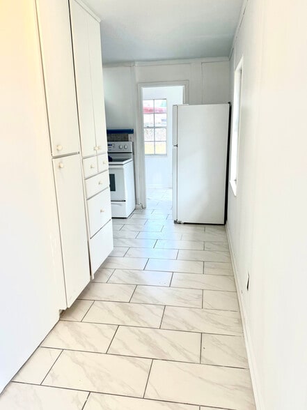 Building Photo - 2502 Ave O NW