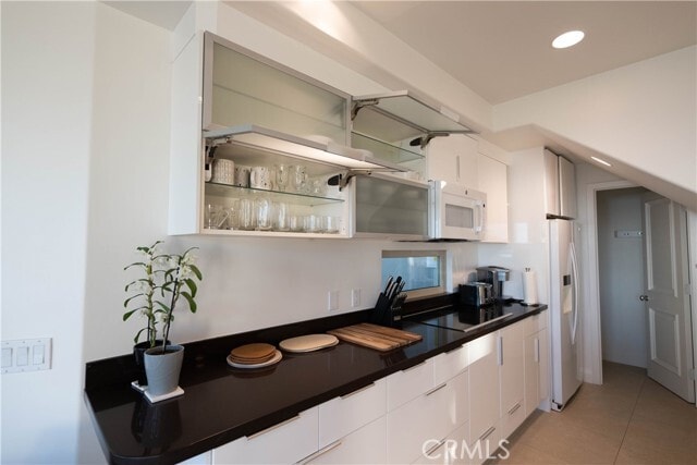 Building Photo - 558 Cliff Dr