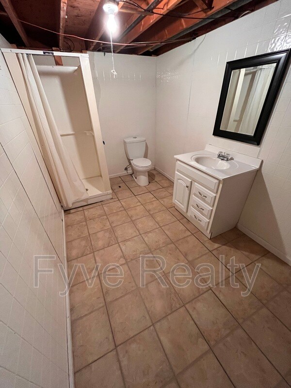 Building Photo - 1329 Barcelona Dr