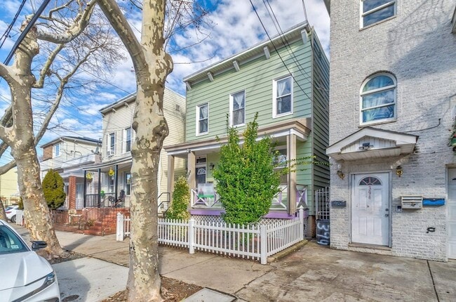 Building Photo - 396 Union St