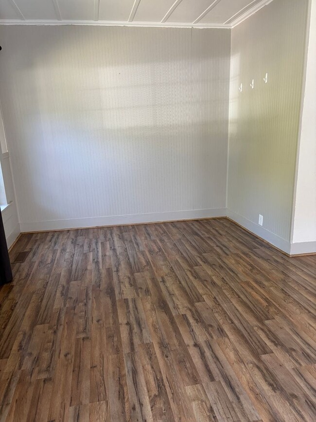 Building Photo - Cute Updated Home in Newberg