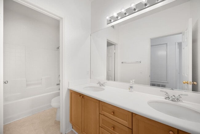 Building Photo - Adorable 2 Story 3 Bed 3 Bath Condo Gated Community