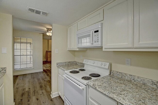 Building Photo - 2314 Capitan Dr
