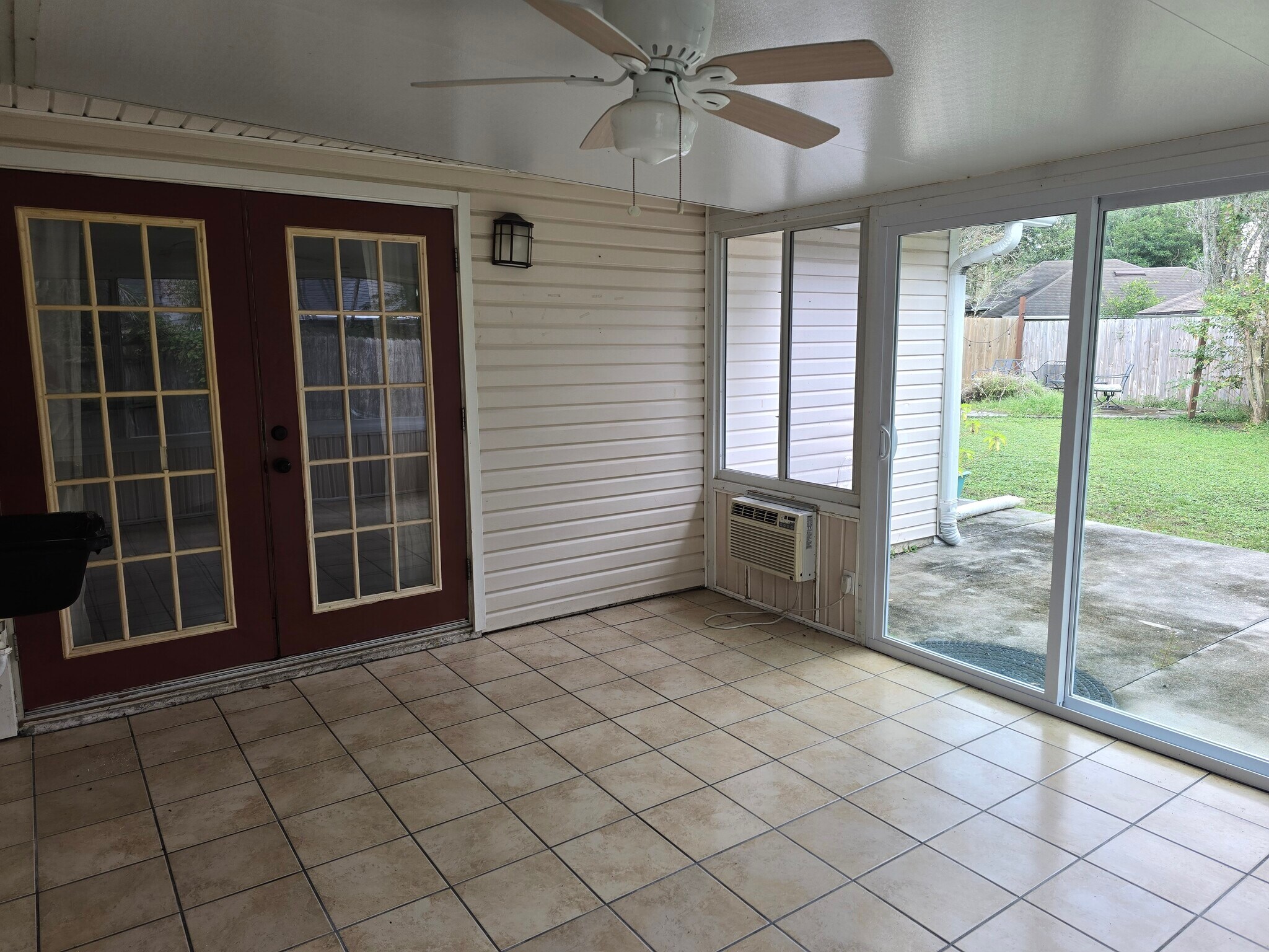 Florida room - 2169 Saint Martins Dr W