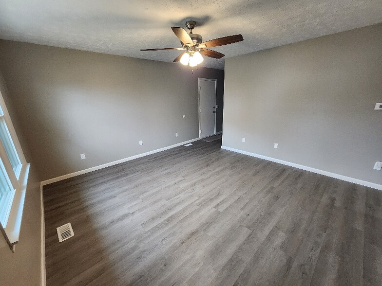 Building Photo - 1146 Morris Ave