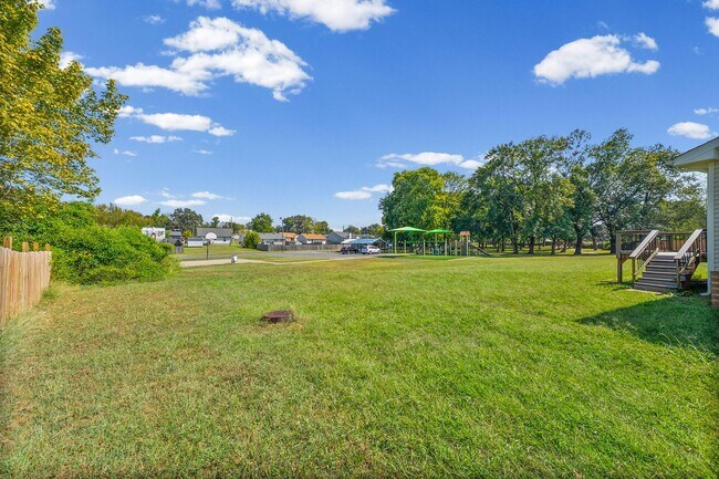 Building Photo - 409 Sandburg Dr