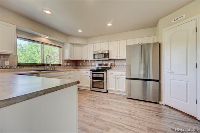 Building Photo - 835 Ridgebury Pl