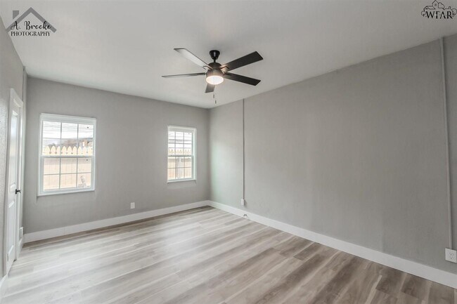 Building Photo - 2130 1/2 Ave H