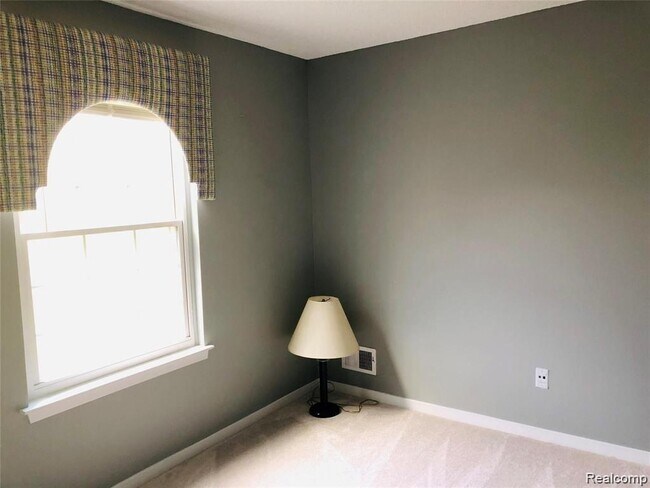 Building Photo - 41419 Cornell Dr