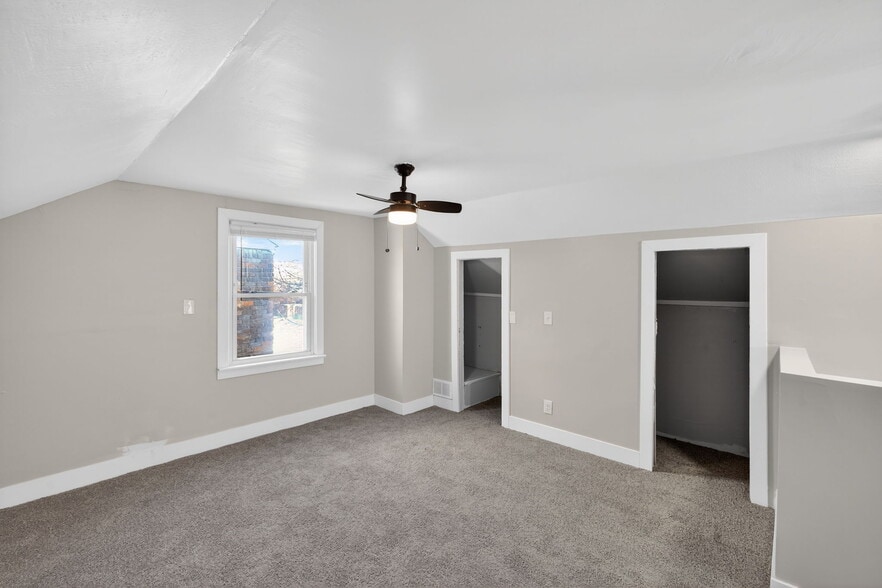 Building Photo - 20040 Regent Dr