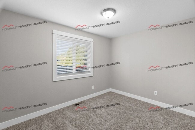 Building Photo - STATUS: AVAILABLE | R37 | $2295  **** MOVE IN SPECIAL ****