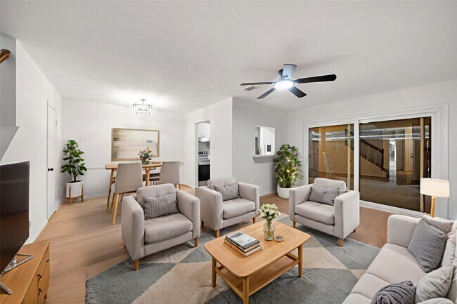 Building Photo - 9654 Westview Dr