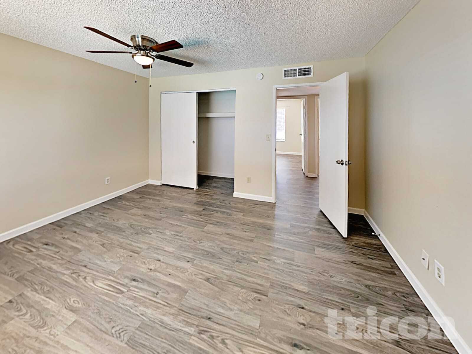 Building Photo - 904 W Yale Dr