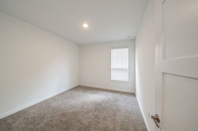 Building Photo - 1613 Sunbend Ln