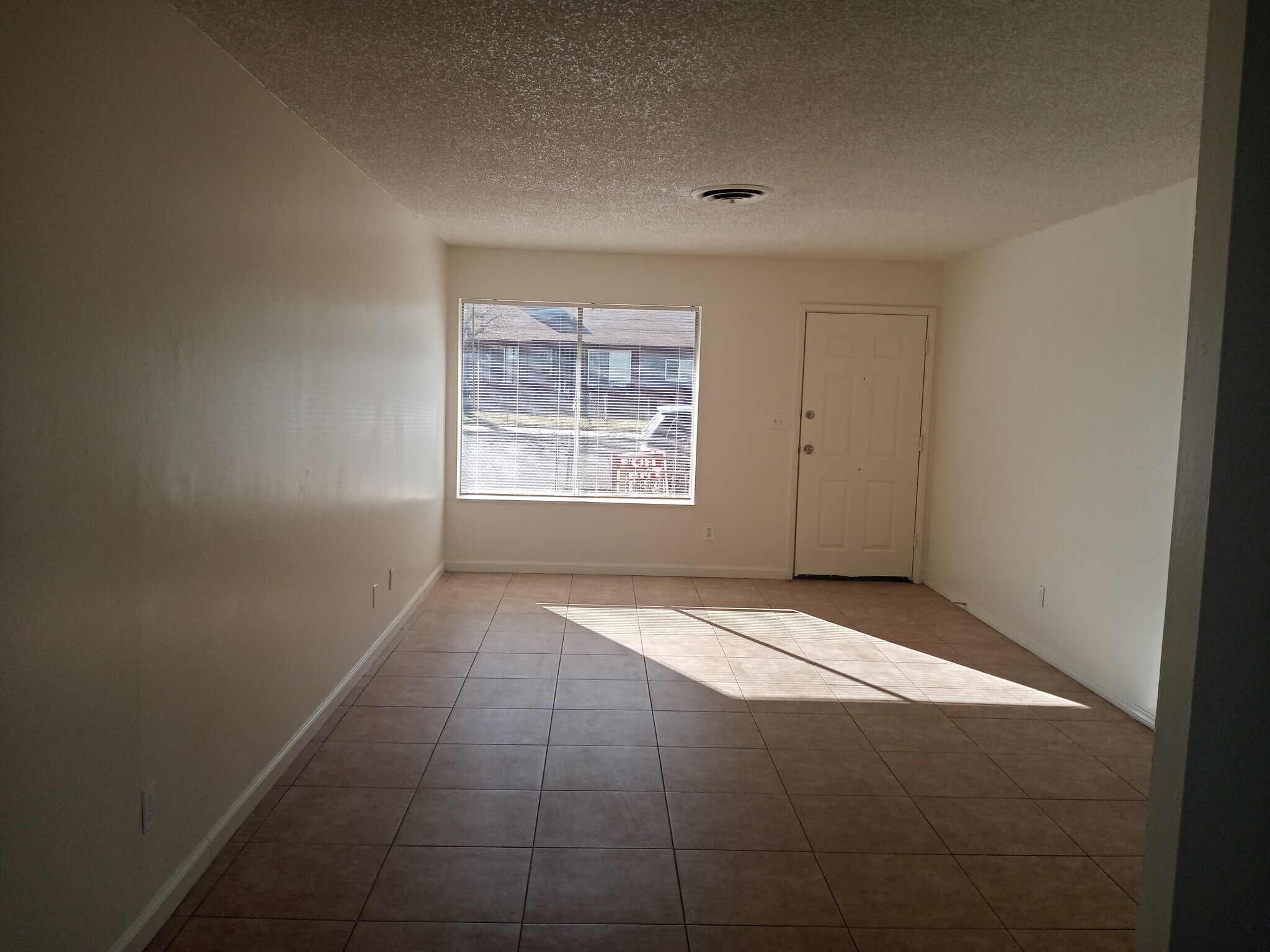 Building Photo - 213 Ash St