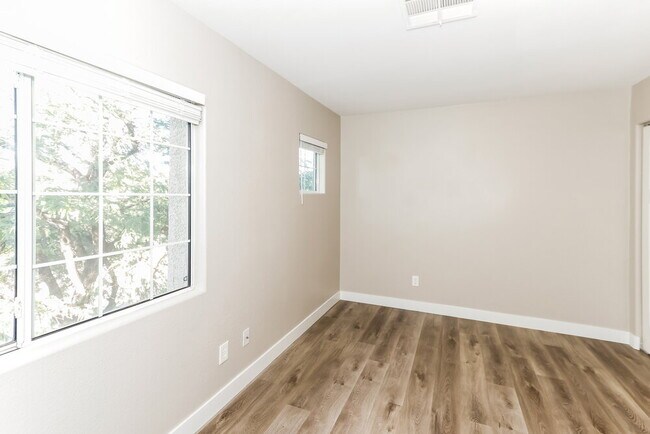 Building Photo - 8911 Deep Ridge Ct