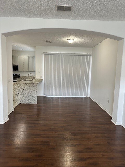 Building Photo - 2030 Island Walk Dr