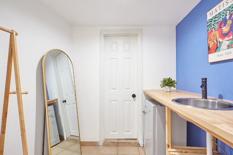 Building Photo - 1053 N Eastman Ave