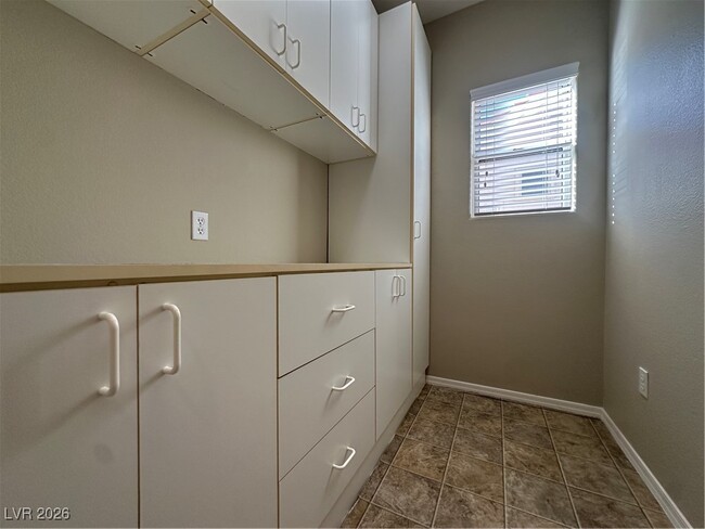 Building Photo - 2209 Beacon Ridge Dr