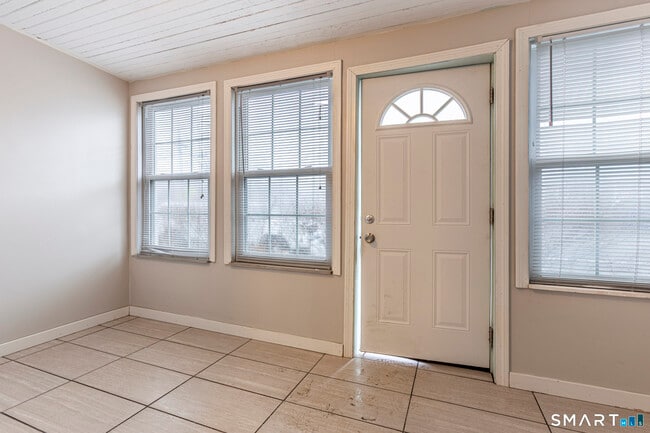 Building Photo - 941 1st Ave