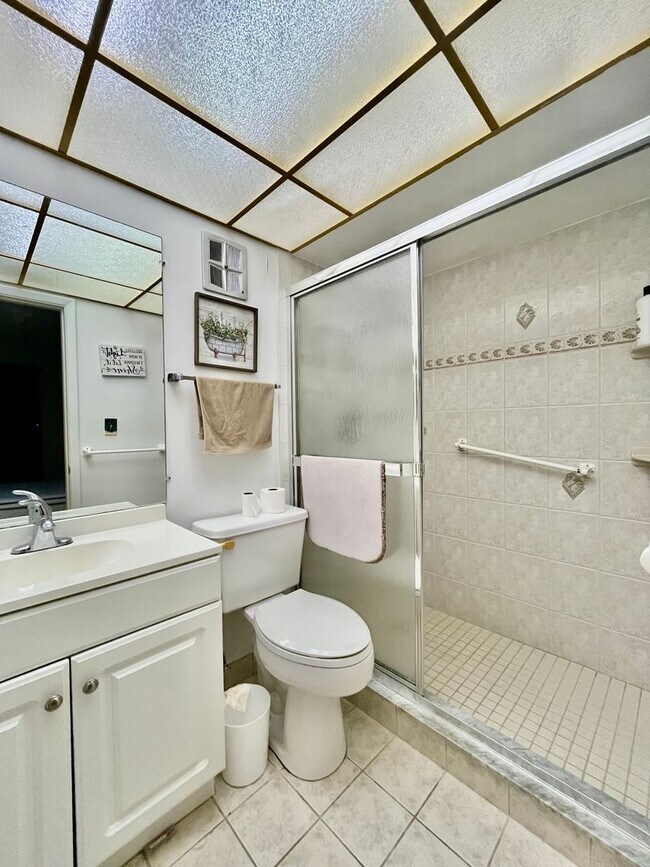 Building Photo - Seasonal Rental in Stuart