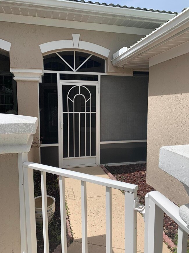 Building Photo - 1657 SW Harbour Isles Cir