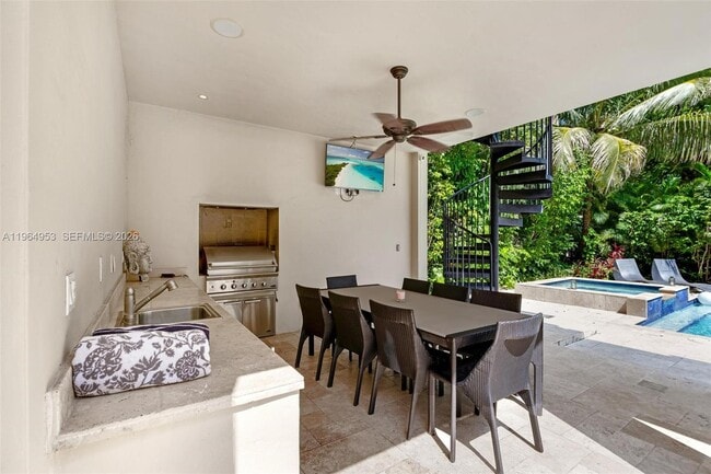 Building Photo - 2715 Cordova St