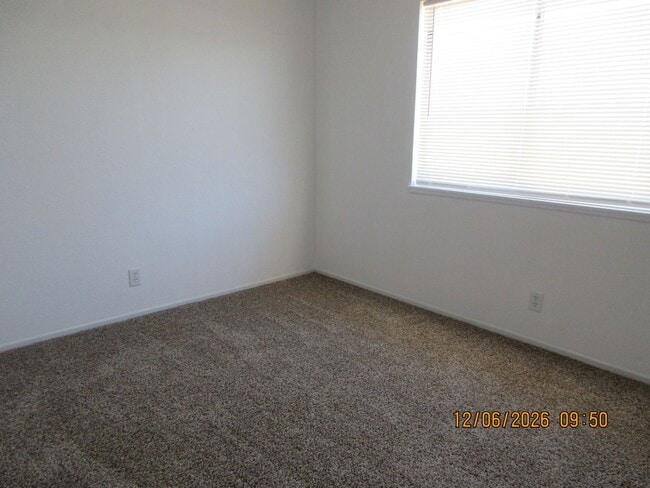 Building Photo - Beautiful and Spacious 4bd 2ba