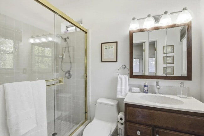 Building Photo - Charming 3BR Home with Bonus Room, Fireplace & Large Yard