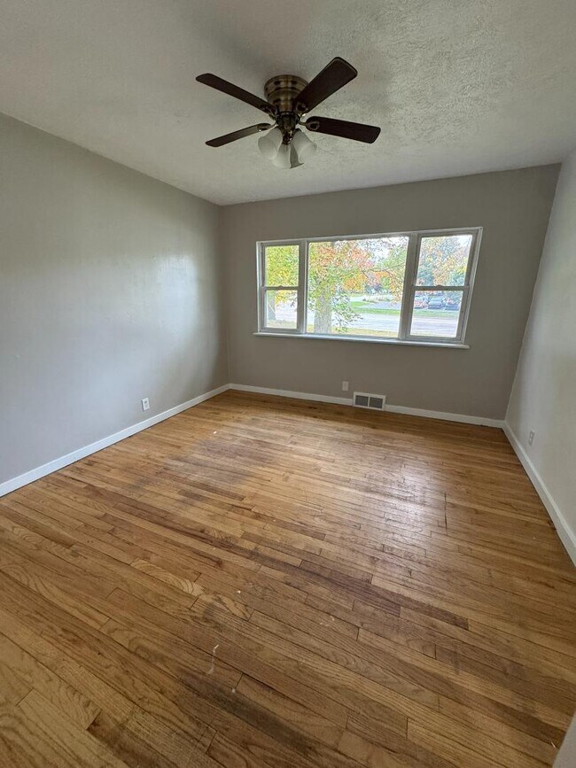 Building Photo - 2812 Fuller Ave NE