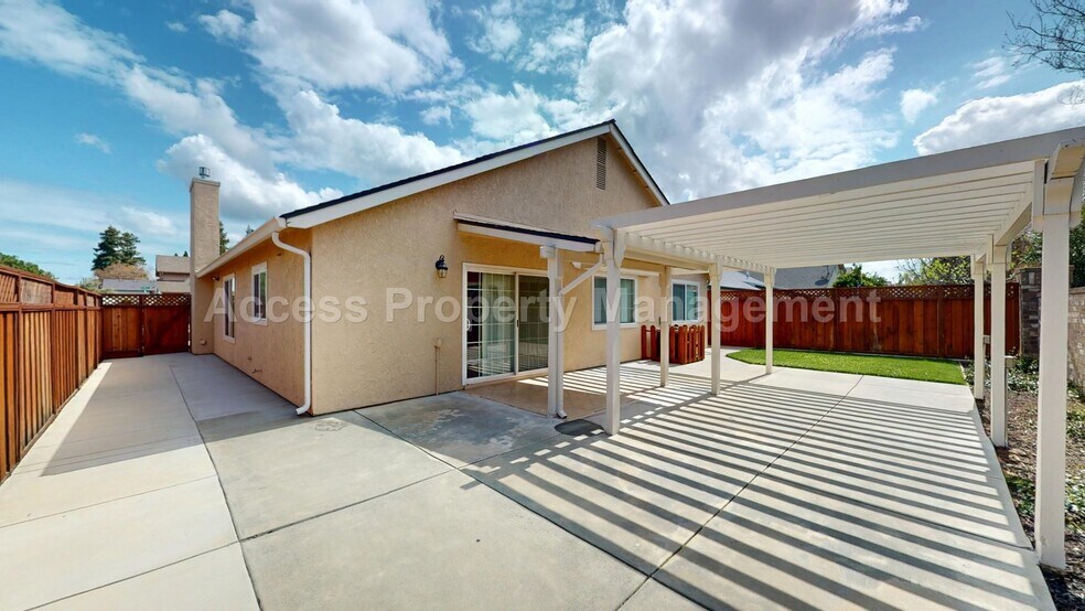 Building Photo - 2141 Norik Dr