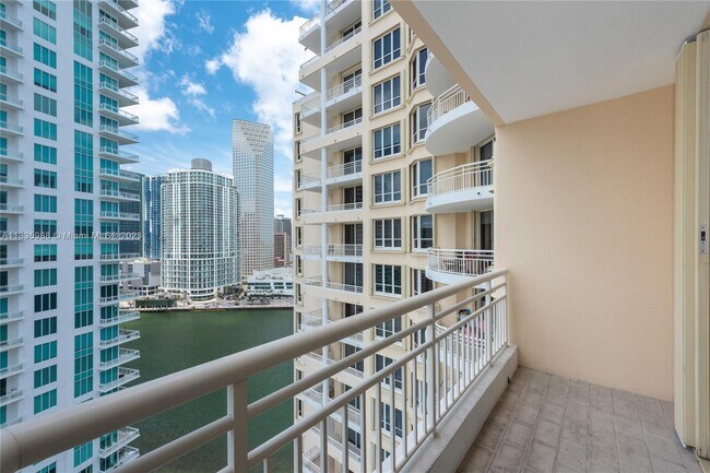 Building Photo - 888 Brickell Key Dr