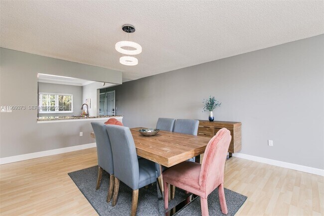 Building Photo - 4020 Crystal Lake Dr