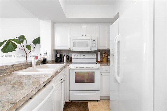 Building Photo - 1800 Sunset Harbour Dr