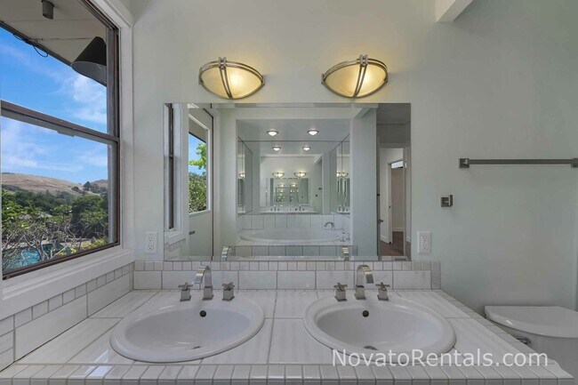 Building Photo - 748 Beechnut Ct