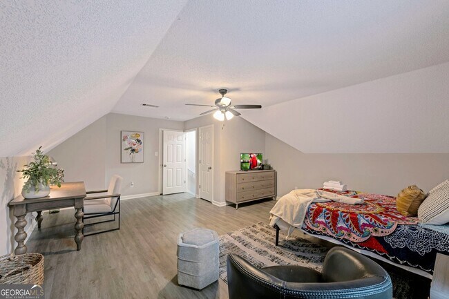 Building Photo - 6839 Sandy Creek Dr