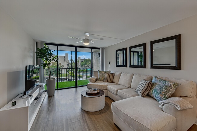 Building Photo - 4 Royal Palm Way