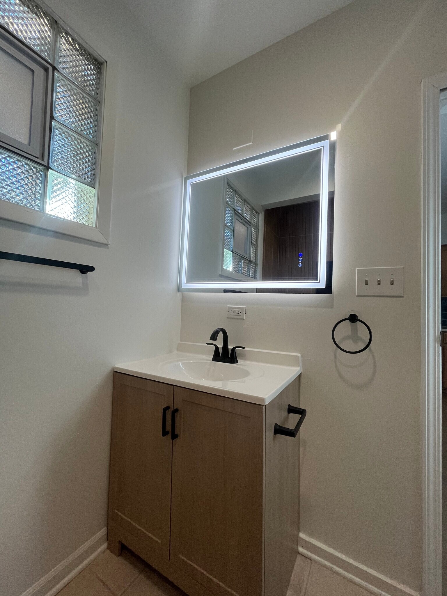 Building Photo - 1655 N Artesian Ave