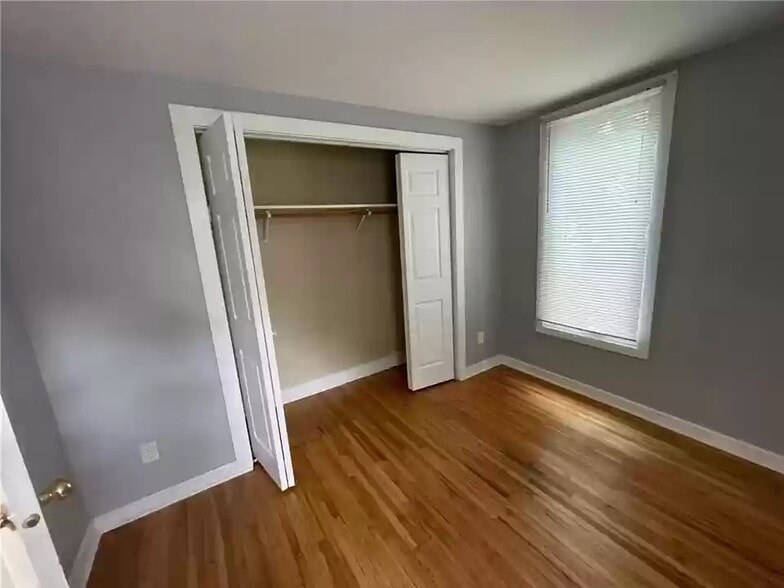 Main Floor Bedroom - 125 10th Ave SE